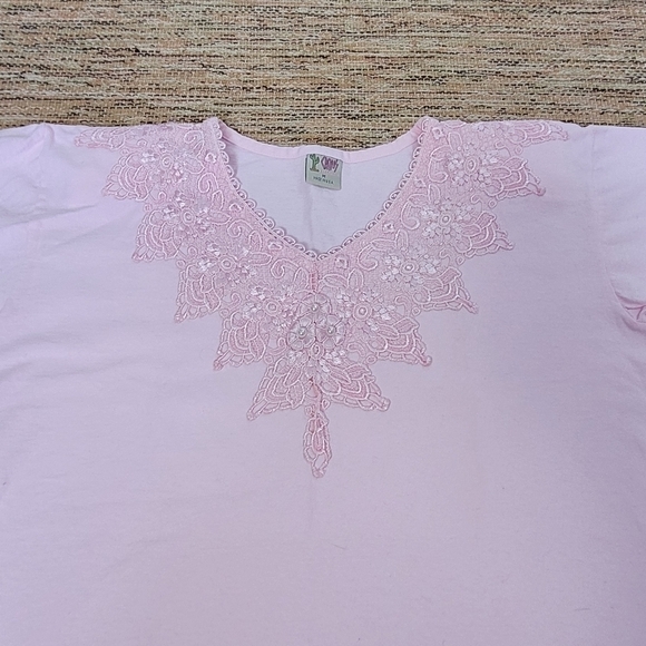 VINTAGE Lace Detail with Shoulder Pads Top - Picture 9 of 9